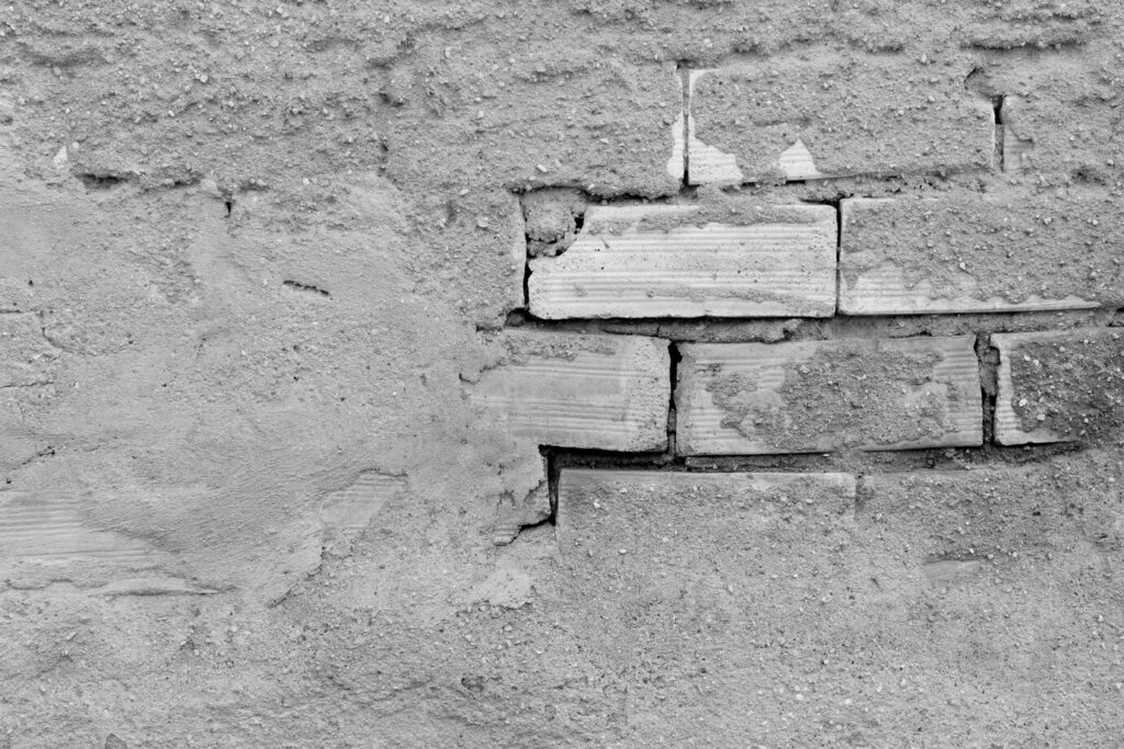 Horizontal crack running along a block foundation wall